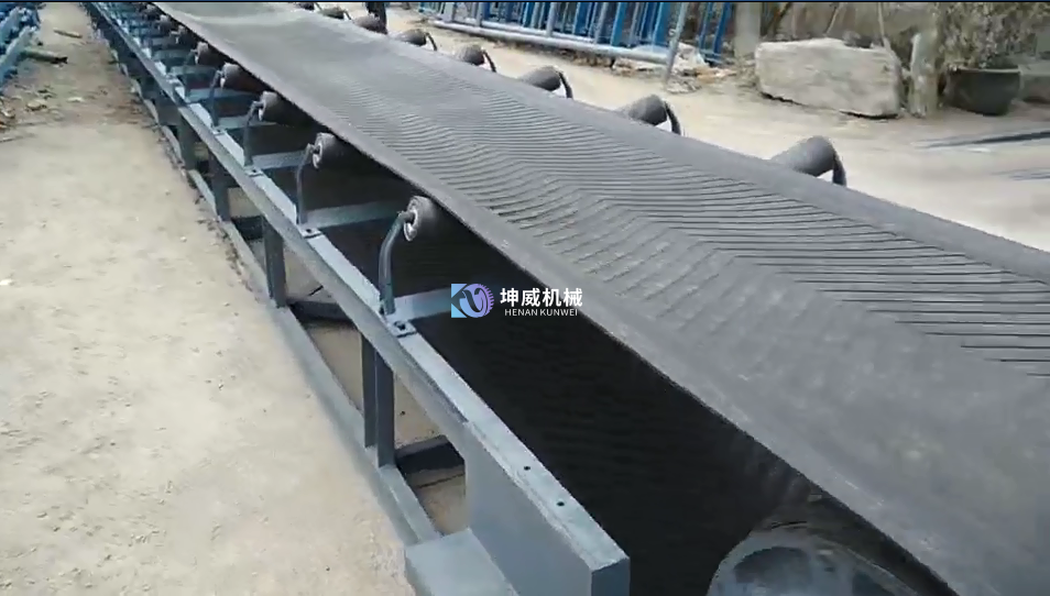 帶式輸送機(jī) 帶式輸送機(jī)